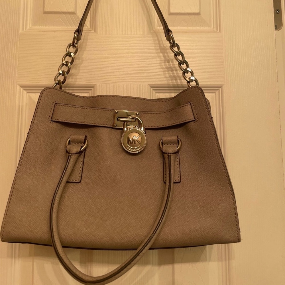 Michael Kors Purse- great condition!